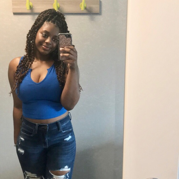 🦋Welcome to my closet🦋 - Picture 3 of 4